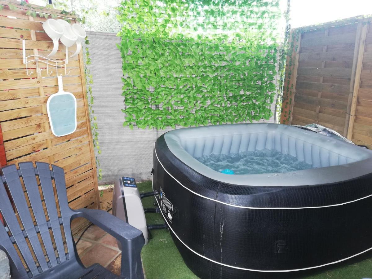 Charmant Chalet Pour 2 Personnes Spa Prive Massillargues-Attuech Exteriér fotografie